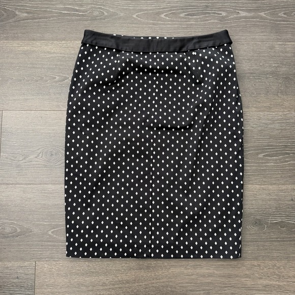 White House Black Market Black White Diamond Bow Waist Pencil Skirt Size 4 NWT - Picture 3 of 8
